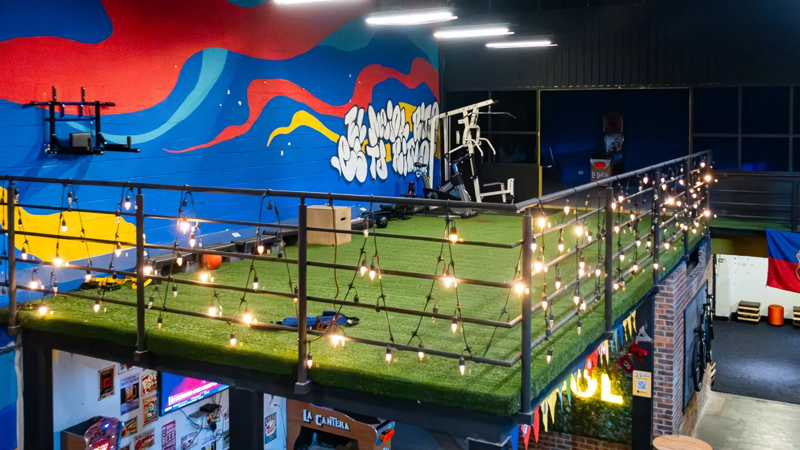Gimnasio de La Cantera Fútbol con cancha sintética en el segundo nivel, Bogotá